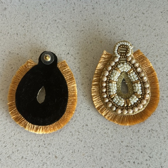 Never worn yellow earrings with pearl and gold accents - Picture 1 of 4